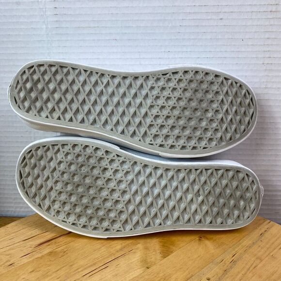 Vans Classic Slip On True White Women’s 7 Men’s Size 5.5 Unisex Sneakers Shoe - Picture 8 of 8